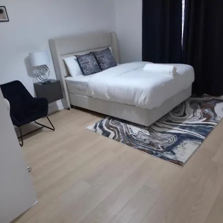 Privatunterkunft Cosy King With Ensuite Bathroom *