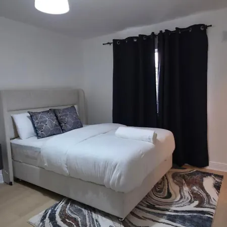 Cosy King With Ensuite Bathroom