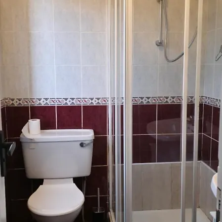 Cosy King With Ensuite Bathroom